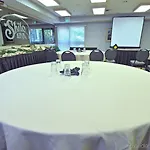 Sojourn Suites Portland Airport 