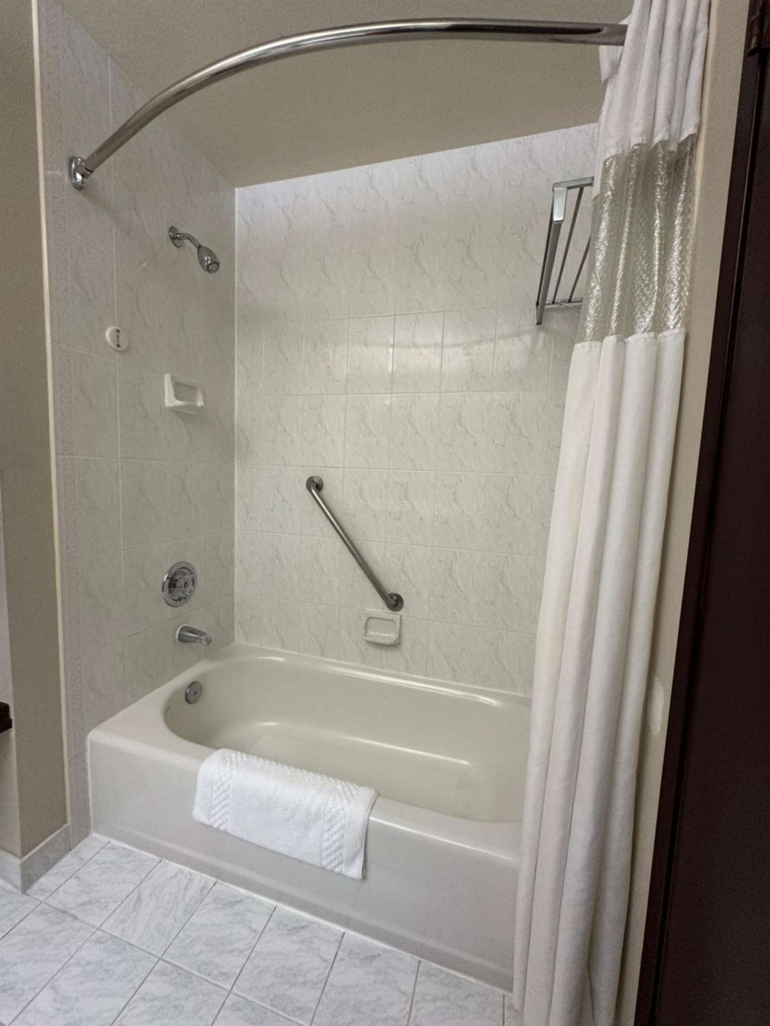 Sojourn Airport Hotel 3*