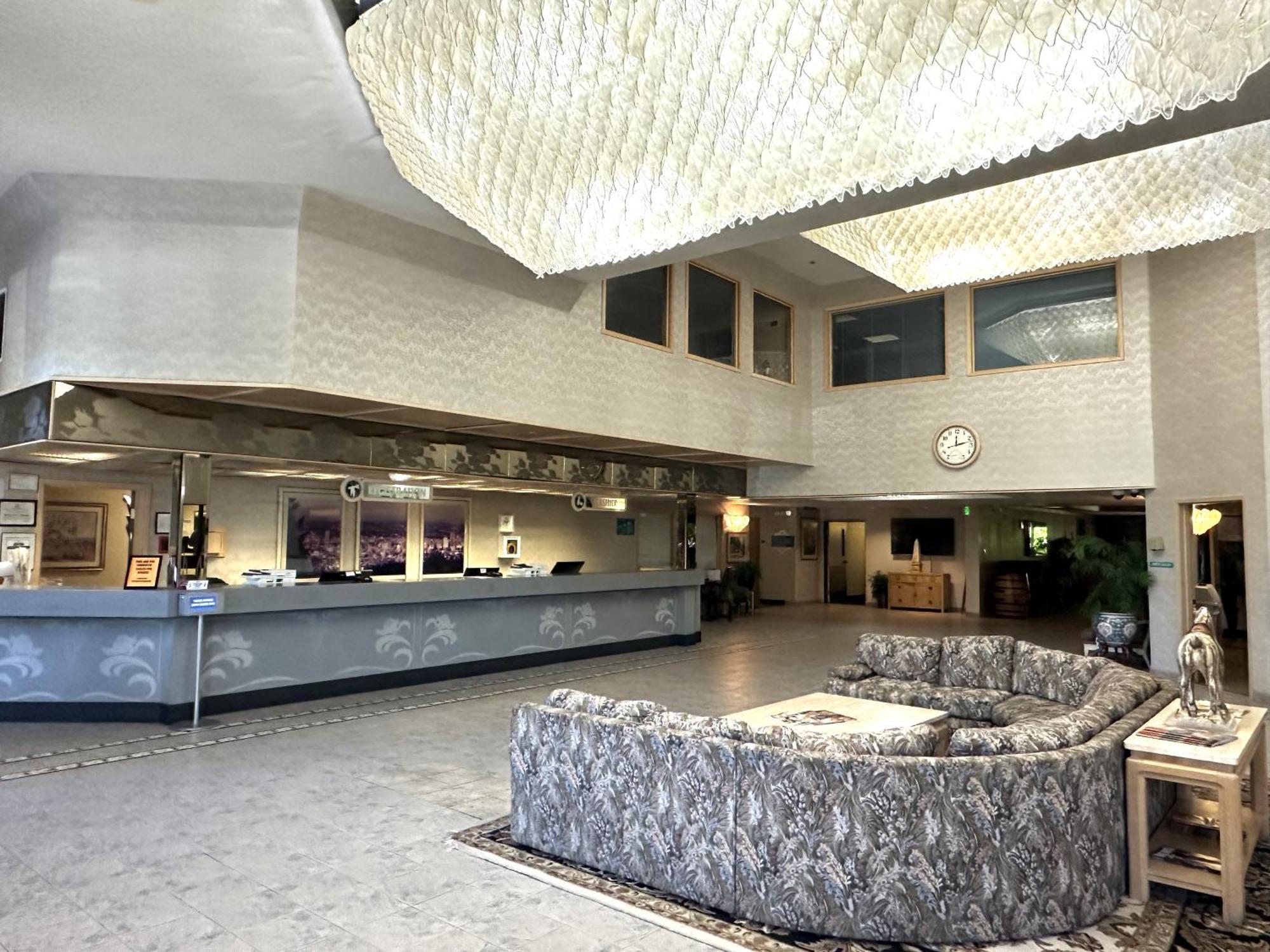 Sojourn Airport 3*