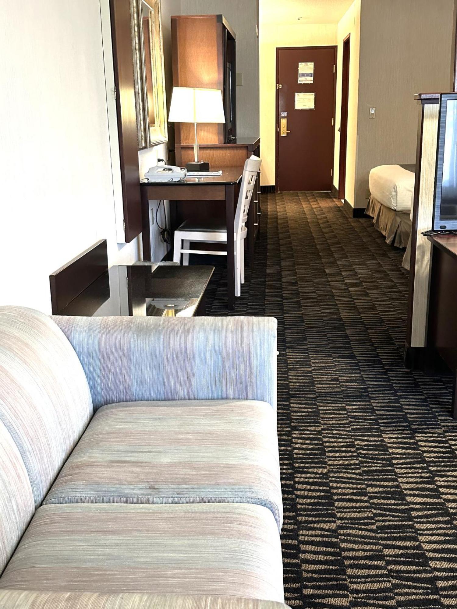 Hotel Sojourn Airport