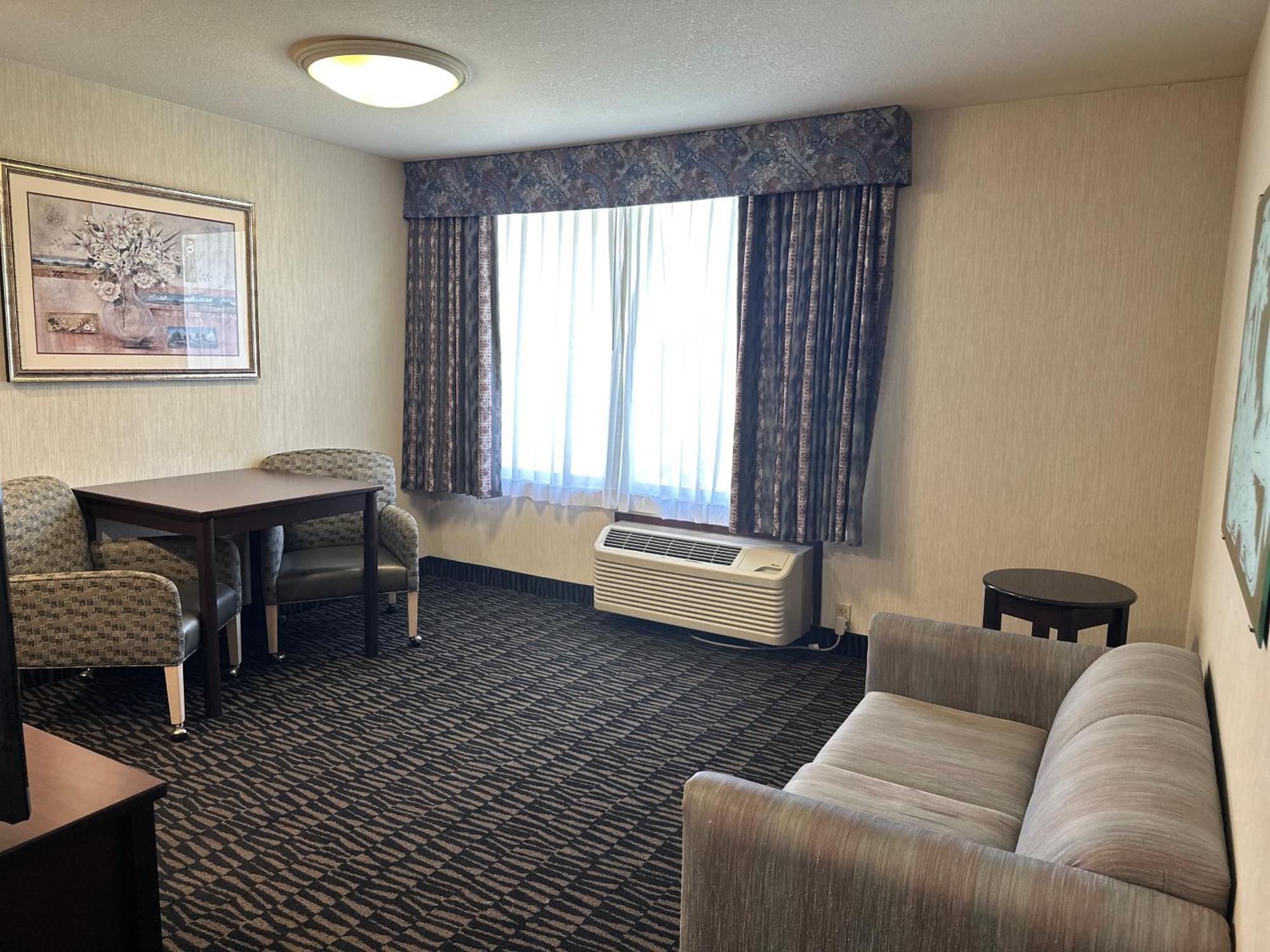 Sojourn Airport Hotel 3*