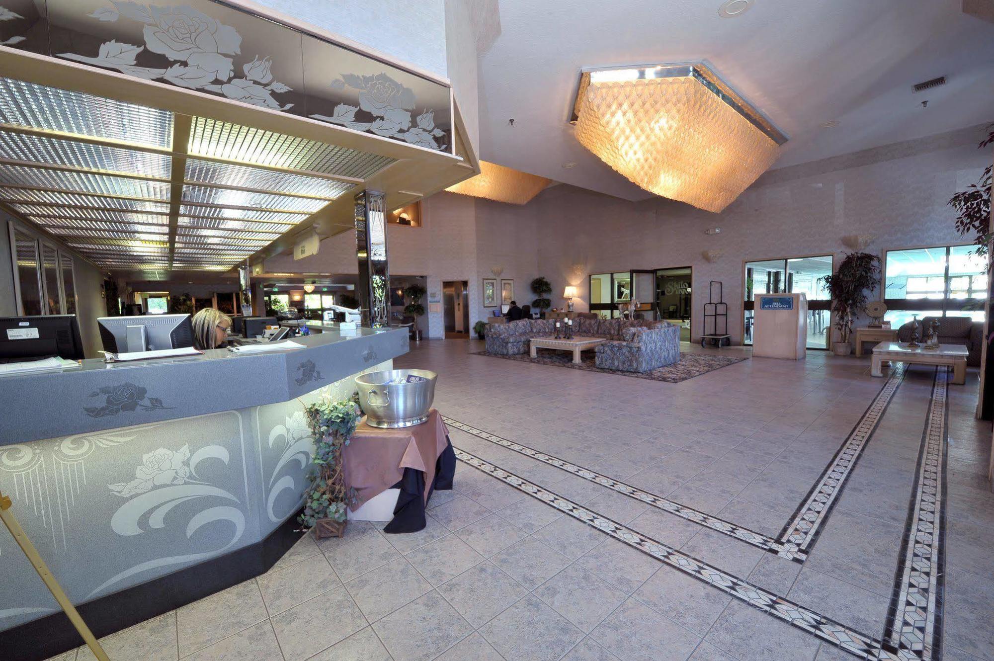 Hotel Sojourn Airport 3*